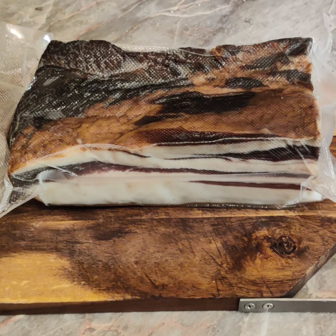 mesna.to domaća slanina u vakumiranom pakovanju